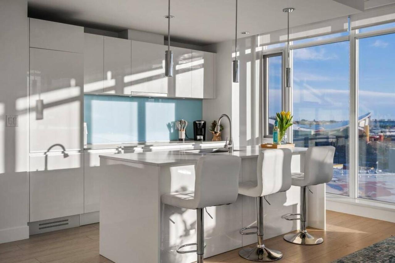 Luxury Apartment On The 9Th Floor Near Stampede, Complimentary Wine, 2 Car Ug Parking YYC Eksteriør billede