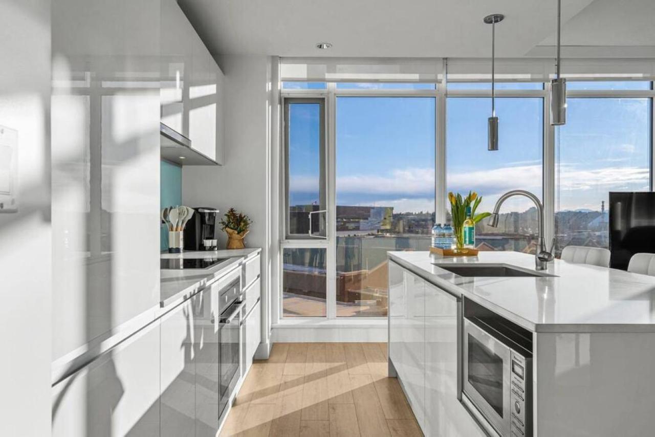Luxury Apartment On The 9Th Floor Near Stampede, Complimentary Wine, 2 Car Ug Parking YYC Eksteriør billede
