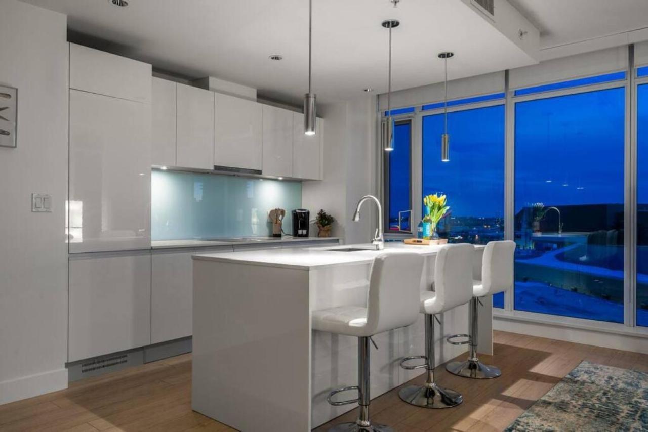Luxury Apartment On The 9Th Floor Near Stampede, Complimentary Wine, 2 Car Ug Parking YYC Eksteriør billede