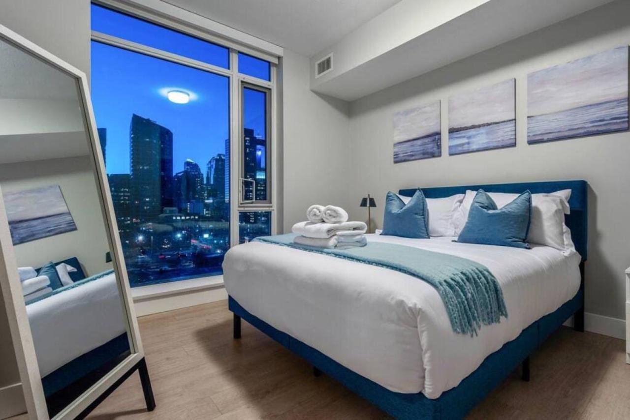 Luxury Apartment On The 9Th Floor Near Stampede, Complimentary Wine, 2 Car Ug Parking YYC Eksteriør billede