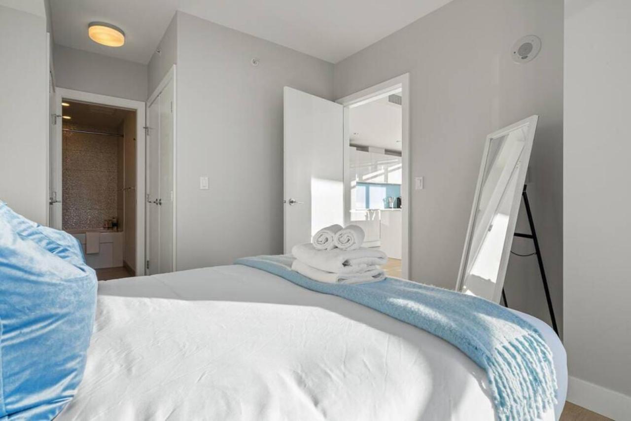 Luxury Apartment On The 9Th Floor Near Stampede, Complimentary Wine, 2 Car Ug Parking YYC Eksteriør billede