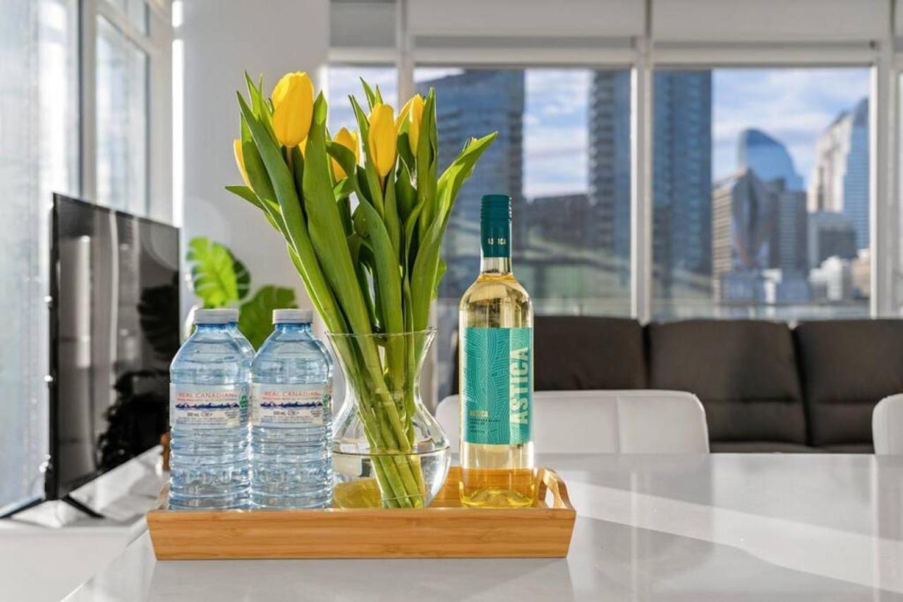 Luxury Apartment On The 9Th Floor Near Stampede, Complimentary Wine, 2 Car Ug Parking YYC Eksteriør billede