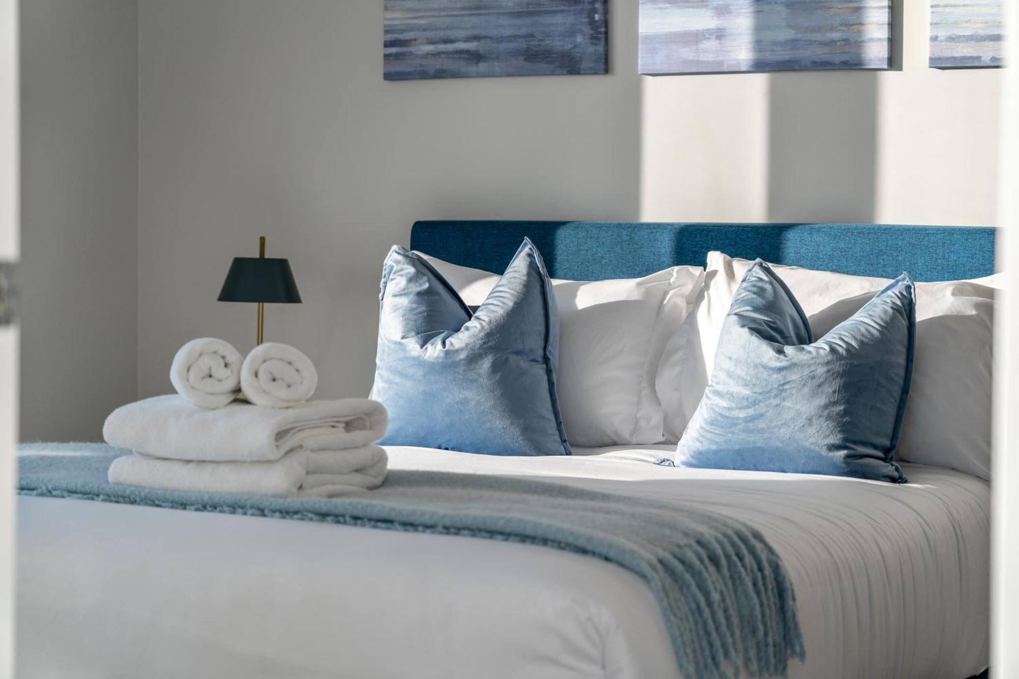 Luxury Apartment On The 9Th Floor Near Stampede, Complimentary Wine, 2 Car Ug Parking YYC Eksteriør billede
